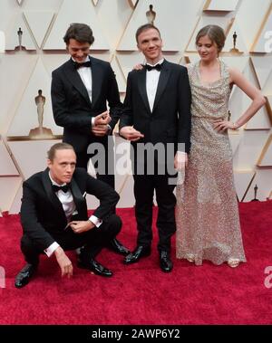 Los Angeles, États-Unis. 9 février 2020. (L-R) Bartosz Bielenia, Tomasz Zietek, Jan Komasa et Eliza Rycembel arrivent pour les 92ème prix annuels de l'Académie au Dolby Theatre dans la section hollywoodienne de Los Angeles le dimanche 9 février 2020. Photo de Jim Ruymen/UPI crédit: UPI/Alay Live News Banque D'Images