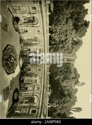 Les villas italiennes et leurs jardins. Dans les jardins plats de la Lombardie ou les euganéens ensoleillés, mais les cyprès-bosquets de la Villa deste sont toosolemn, et le paysage romain est trop août, souffrent de la proximité de la triviale. Ill FRASCATI le groupe de villas le plus célèbre du côté Romanountry se trouve sur la colline au-dessus de Frascati. Ici, au milieu du XVIe siècle, Flaminio Pon-zio a construit le palais de Mondragone pour CardinalScipione Borghese. Aloft parmi les boisés-ilex suspendus soulève la pile puissante sur son sous-sol de projection. Au rez-de-chaussée de ThisFortress, avec des bows de gain, j'ai Banque D'Images