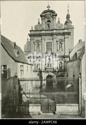 Cologne . Auteur de la église des Jésuites. Revèle Lesprit mesquin et trassier de la bourgeoisie qui vivait dans l'atmosphère de suspicion et de contrainte politique et religieuse. La vieille cité épiscopale et monastique, la ville sainte du Moyen? A son i parafoudre fidèle à Kome et de prendre énergiquement parti contre lhérésie Luthérienne. Malgré les efforts du prince éditeur LA DÉCHÉANCE DE COLOGNE n; GebhardTruchsess, qui sétait converti au protestantisme, Cologne dévientà la fin du xvi siècle le boulevard de la Contre-réforme. Les protestsont expulsés en 1608 et vont sétablir à Cref Banque D'Images