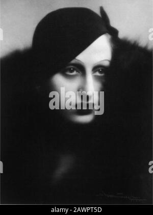 1933 CA , ROMA , ITALIE : l'actrice italienne ANNA MAGNANI ( 1908 - 1973 ) quand était une jeune actrice de théâtre - CINÉMA - FILM - PORTRAIT - RITR Banque D'Images