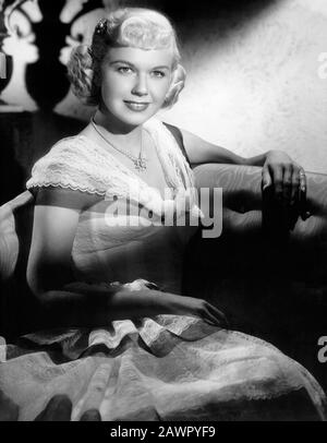 1952 CA, USA : L'actrice et chanteuse DORIS DAY ( née Doris Mary Ann Kappelhoff , née le 3 avril 1924 Cincinnati, Ohio, USA ), photos de pubblica - Banque D'Images
