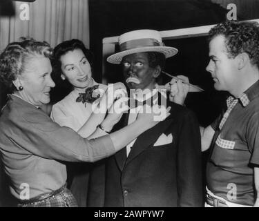 1951, États-Unis : L'actrice et chanteuse DORIS DAY ( née Doris Mary Ann Kappelhoff , née le 3 avril 1924 à Cincinnati, Ohio, États-Unis ), sur l'ensemble avec blackface Cincinnati Banque D'Images