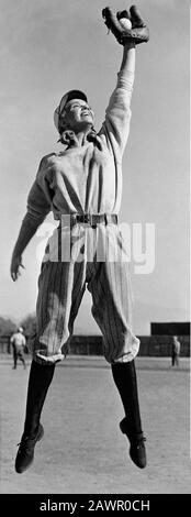 1951, États-Unis : L'actrice et chanteuse DORIS DAY ( née Doris Mary Ann Kappelhoff , née le 3 avril 1924 Cincinnati, Ohio, États-Unis ) , photos de pubblica by War Banque D'Images