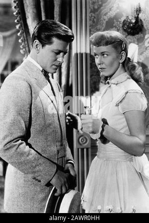 1951, États-Unis : L'actrice et chanteuse DORIS DAY ( née Doris Mary Ann Kappelhoff , née le 3 avril 1924 à Cincinnati, Ohio, États-Unis ) avec Gordon MacRae , pubbl Banque D'Images