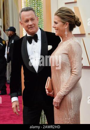 Los Angeles, États-Unis. 9 février 2020. Tom Hanks et Rita Wilson arrivent pour la 92ème édition annuelle des Academy Awards au Dolby Theatre dans la section hollywoodienne de Los Angeles le dimanche 9 février 2020. Photo de Jim Ruymen/UPI crédit: UPI/Alay Live News Banque D'Images