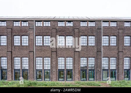 Superbe photo d'un entrepôt avec des fenêtres en verre et de la brique murs extérieurs Banque D'Images
