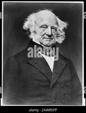 L'ancien président Martin Van Buren, portrait de mi-longueur, fait face à droite Banque D'Images