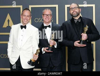 Los Angeles, États-Unis. 9 février 2020. Jonas Rivera, Mark Nielsen et Josh Cooley, gagnants Du Long Métrage D'Animation pour « Toy Story 4 », apparaissent en coulisses avec leurs Oscars lors des 92ème Academy Awards annuels à l'hôtel Loews Hollywood dans la section hollywoodienne de Los Angeles le dimanche 9 février 2020. Photo de John Angelillo/UPI crédit: UPI/Alay Live News Banque D'Images