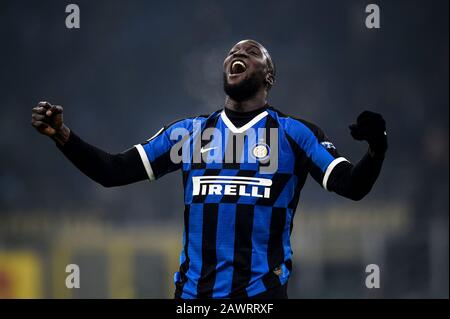 Milan, Italie - 09 février 2020: Romelu Lukaku du FC Internazionale célèbre la victoire à la fin de la série UN match de football entre le FC Internazionale et l'AC Milan. FC Internazionale a gagné 4-2 sur AC Milan. Crédit: Nicolò Campo/Alay Live News Banque D'Images