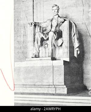 Statues du Mémorial Abraham LincolnLincoln . Février LE TRAVAIL DE DANIEL CHESTER FRANÇAIS Le visiteur passe par l'entrancesans dcorless et regarde la figurede Lincoln, héroïque et calme, assis dans une chaise. •*t^FC»WcimMci»lv^„.i3ai te Banque D'Images