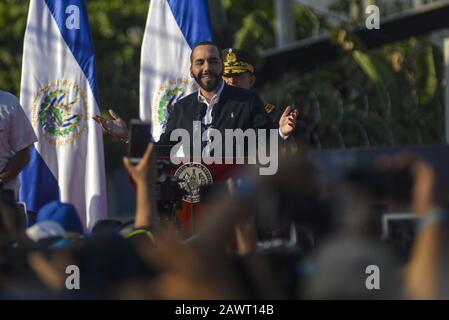 San Salvador, El Salvador. 9 février 2020. Le président NAYIB BUKELE s'exprime lors d'un rassemblement.le président salvadorien Nayib Bukele a été détesté au Congrès accompagné de dizaines de soldats et menacé de législateurs pour approuver un prêt pour un plan de sécurité après avoir appelé à une session de congrès d'urgence.Bukele a tenu un rassemblement en dehors du Congrès salvadorien, où une foule a chanté des slogans et des menaces contre les législateurs. Crédit: Camilo Freedman/Zuma Wire/Alay Live News Banque D'Images