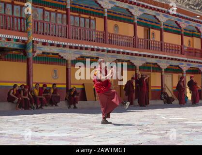 Monks Dansants Au Monastère De Hemis, Ladakh, Inde Banque D'Images