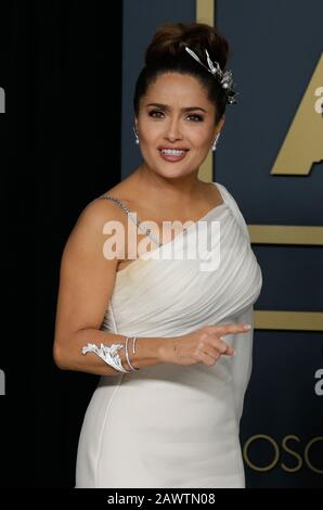 Los Angeles, États-Unis. 9 février 2020. Salma Hayek apparaît en arrière-plan lors de la 92ème édition annuelle des Academy Awards à l'hôtel Loews Hollywood dans la section hollywoodienne de Los Angeles le dimanche 9 février 2020. Photo de John Angelillo/UPI crédit: UPI/Alay Live News Banque D'Images
