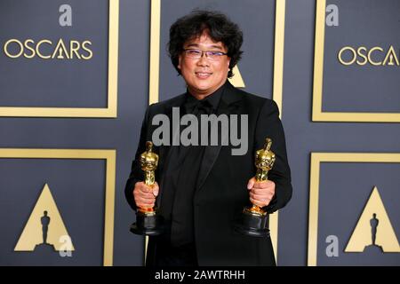 Hollywood, États-Unis. 9 février 2020. Hollywood, CA - 9 FÉVRIER : Bong Joon-ho pose dans la salle de presse lors du 92ème Prix annuel de l'Académie à l'hôtel Loews Hollywood le 9 février 2020 à Hollywood, Californie. Photo: Christopher Victorio/Imagespace Credit: Imagespace/Alay Live News Banque D'Images