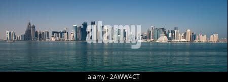 Panorama de la ville gratte-ciel de West Bay à Doha, au Qatar. Banque D'Images