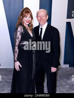 Beverly Hills, Californie, États-Unis. 9 février 2020. Bryce Dallas Howard et Ron Howard assistent à la fête des Oscars de la Vanity Fair 2020 au Wallis Annenberg Center for the Performing Arts le 9 février 2020 à Beverly Hills, en Californie. Photo: Crash/imageSPACE/MediaPunch crédit: MediaPunch Inc/Alay Live News Banque D'Images