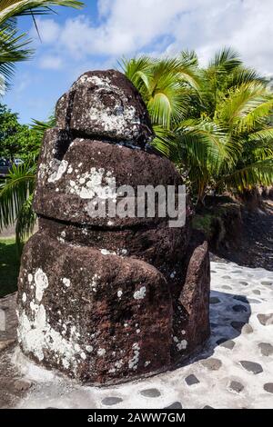 Statue monumentale en pierre de l'InTytitra, Tahiti, Polynésie française Banque D'Images