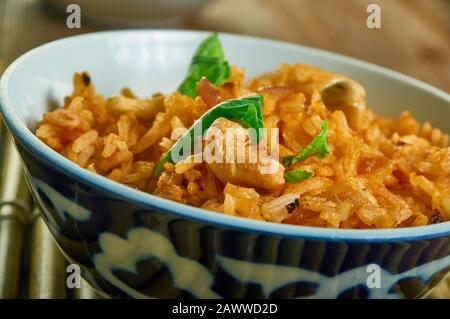 Ukadem Xitt - le repas traditionnel de Goan est le riz bouilli Goan avec du curry Banque D'Images