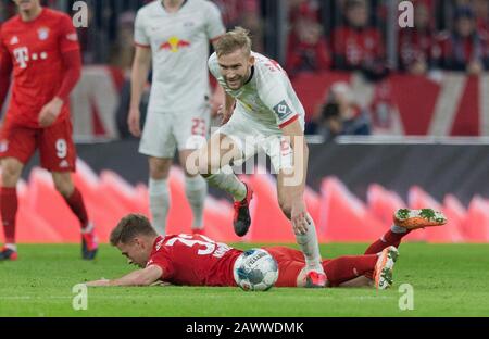 Munich, Allemagne. 9 février 2020. Konrad Laimer (RB Leipzig)/ci-dessus en duels avec Joshua Kimmich (FC Bayern Munich) GES/Football/1.Bundesliga: FC Bayern Munich - RB Leipzig, 02/09/2020 Football: 1.Bundesliga allemand: Munich Bayern vs RB Leipzig, Munich, 09 février 2020 | usage dans le monde entier crédit: DPA/Alay Live News Banque D'Images