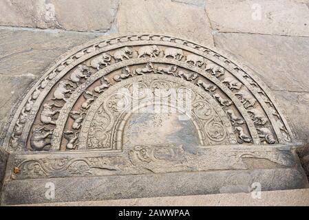 Polonnaruwa, Sri Lanka: 03/17/2019: Ancienne ville de Polonnaruwa temple des restes de dent de l'ancienne ville de jardin patrimoine mondial site de l'UNESCO. Banque D'Images