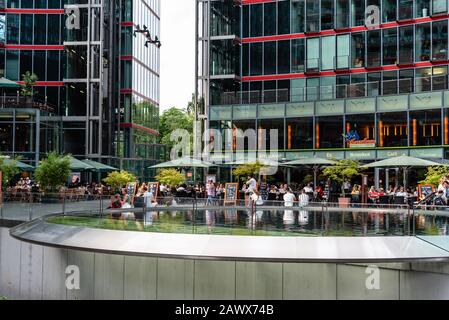 Berlin, Allemagne - 28 juillet 2019 : le Sony Center est un complexe de bâtiments sponsorisés par Sony situé à la Potsdamer Platz de Berlin Banque D'Images