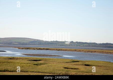 Porte de sable marécageuse près du village de Flookborough Ulverston dans la distance du rivage de la baie de Morecambe par une journée d'hiver les lacs du sud de l'Angleterre Cumbria Banque D'Images