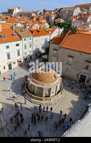 La Grande fontaine Onofrio ou la grande fontaine d'Onofrio à l'intérieur des murs de la vieille ville, Dubrovnik, Croatie Banque D'Images