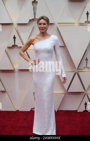 Los Angeles, États-Unis. 9 février 2020. Renee Zellweger arrive pour le tapis rouge des 92ème Academy Awards au Dolby Theatre de Los Angeles, aux États-Unis, le 9 février 2020. Crédit: Li Ying/Xinhua/Alay Live News Banque D'Images