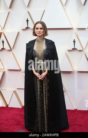 (200210) -- LOS ANGELES, 10 février 2020 (Xinhua) -- Natalie Portman arrive pour le tapis rouge des 92ème Academy Awards au Dolby Theatre de Los Angeles, aux États-Unis, le 9 février 2020. (Xinhua/Li Ying) Banque D'Images