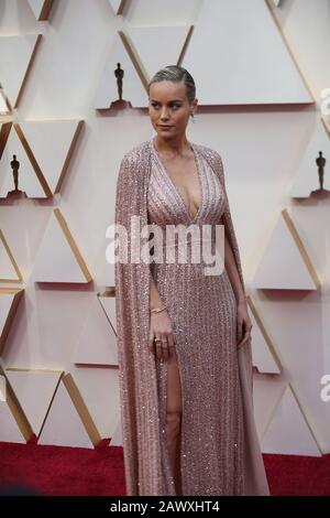 (200210) -- LOS ANGELES, 10 février 2020 (Xinhua) -- Brie Larson arrive pour le tapis rouge des 92ème Academy Awards au Dolby Theatre de Los Angeles, aux États-Unis, le 9 février 2020. (Xinhua/Li Ying) Banque D'Images