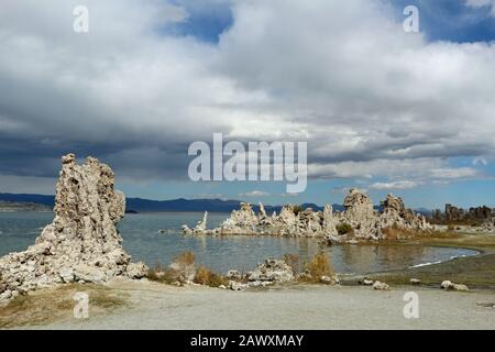 Mono Lake est situé en Californie aux États-Unis. C'est un lac salé. Banque D'Images