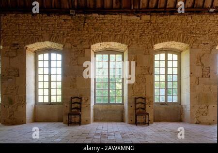 Légère inondation par la fenêtre à l'Abbaye de Bèze, Bourgogne. France Banque D'Images