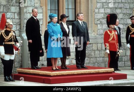 Lech Wałęsa et Mirosława Danuta Gołoś (à droite) sont accueillis par HRH Duke of Edinburgh et HM Queen Elizabeth II à leur arrivée au château de Windsor dur Banque D'Images
