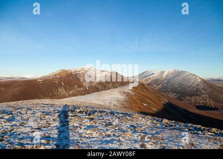 La gamme Beinn a'Ghlo, Braigh Coire Chruinn-bhalgain et Carn nan Gabhar du sommet de Carn Liath Banque D'Images