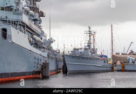 Ancrage des navires de guerre vus dans le nord de l'Allemagne Banque D'Images