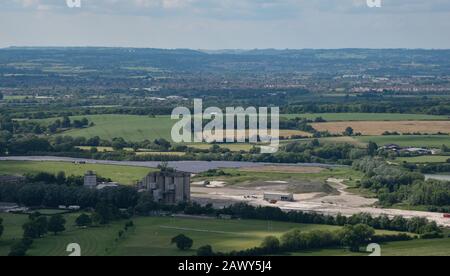 Vues depuis Bratton Camp et Westbury White Horse, Wiltshire, Royaume-Uni Banque D'Images