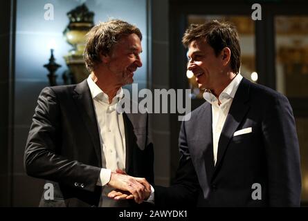 Président fondateur et Président de l'INEOS Sir Jim Ratcliffe (à gauche) et Toto Wolff, Directeur de l'équipe Mercedes AMG-PETRONAS F 1 Team lors de la réunion d'information aux médias au Royal Automobile Club de Londres. Banque D'Images