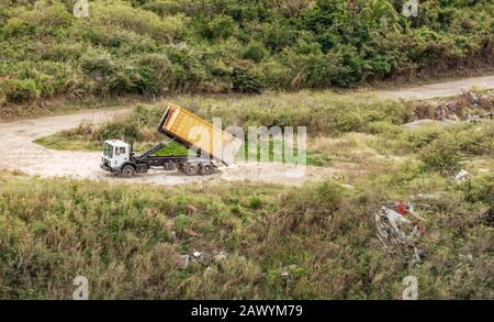 Vieux camion abandonné sur l'île de St Martin Banque D'Images