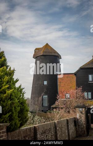 Moulin à vent South Marsh Mill à côté de la rivière Arun à Arundel, West Sussex, Royaume-Uni Banque D'Images