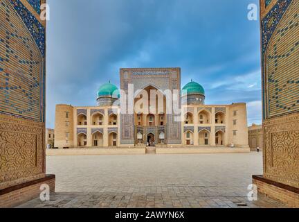 Mir-i Arab Madrassah, Boukhara, Ouzbékistan, l'Asie centrale Banque D'Images