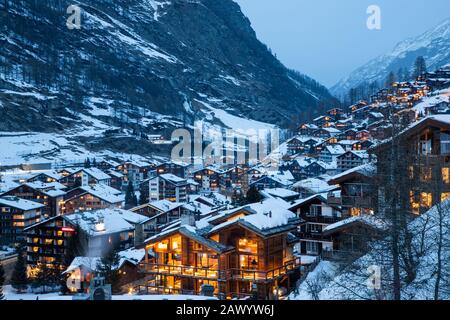 Zermatt, beau petit village suisse au pied de Matterhorn, Alpes suisses Banque D'Images