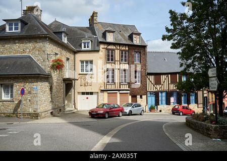 La ville historique de Domfront, ancienne commune française, située dans le département de l'Orne Banque D'Images