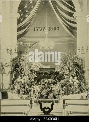 Célébration du centenaire de l'Église unie presbytérienne (l'ancienne blanche) du bâtiment 1797-1897 : Salem, Washington County NY, 9 novembre 1897 . est.Et peut-être le plus intéressant de tous: L'ancienne église RogerWilliams, à Salem, Mass., la première Proteststantéglise de culte érigée en Amérique; Il est jjjreservedto-day comme il y a cent ans; il s'agit du sizede deux des hangars de l'église contigus à cette Église, et l'architecture est presque aussi simple. Et, tout en regardant ces anciennes et historicaléglises, mon esprit retournerait continuellement à l'anotherChurch, dans le village de mon bir Banque D'Images