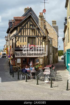 La ville historique de Domfront, ancienne commune française, située dans le département de l'Orne Banque D'Images