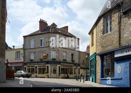 La ville historique de Domfront, ancienne commune française, située dans le département de l'Orne Banque D'Images