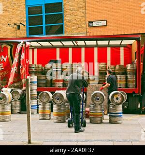 La livraison de la bière dans la ville de Londres Banque D'Images