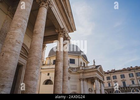 Façade de l'église Santa Maria à Montesanto et Santa Maria dei Miracoli Banque D'Images