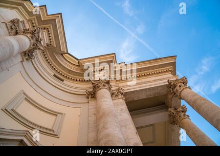 Façade de l'église Santa Maria à Montesanto et Santa Maria dei Miracoli Banque D'Images