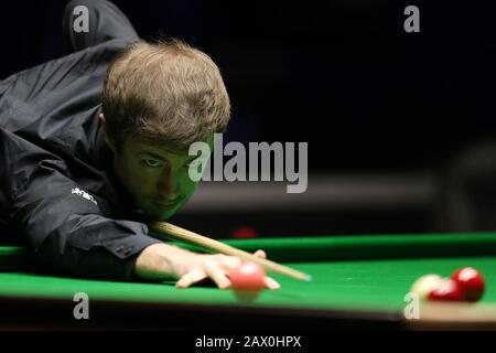 Cardiff, Royaume-Uni. 10 février 2020. Jack Lisowski, d'Angleterre, lors de son premier match contre Li Hang, de Chine. ManBet X Welsh Open snooker 2020, jour 1 à la Motorpoint Arena à Cardifft, Pays de Galles du Sud, lundi 10 février 2020 photo d'Andrew Orchard/Andrew Orchard sports photographie/Alay Live news crédit: Andrew Orchard sports photographie/Alay Live News Banque D'Images