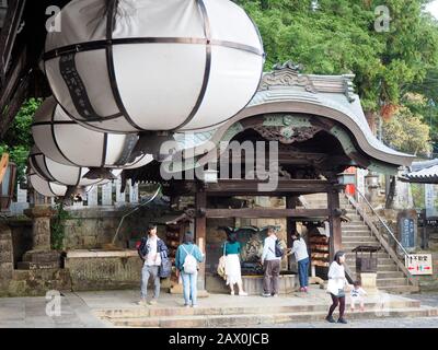 Nara, Japon - 15 octobre 2018 : sanctuaire à Tōdai-ji (Grand temple oriental), un complexe de temple bouddhiste dans la ville de Nara, Japon. Banque D'Images